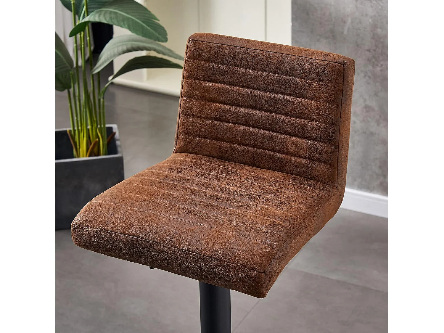 Lot de 2 Tabourets de Bar avec Dossier,Hauteur Réglable ,Repose-Pieds,360° Rotation, pour Bistrots,Bar ou Bureau (2, Brun Cuir)