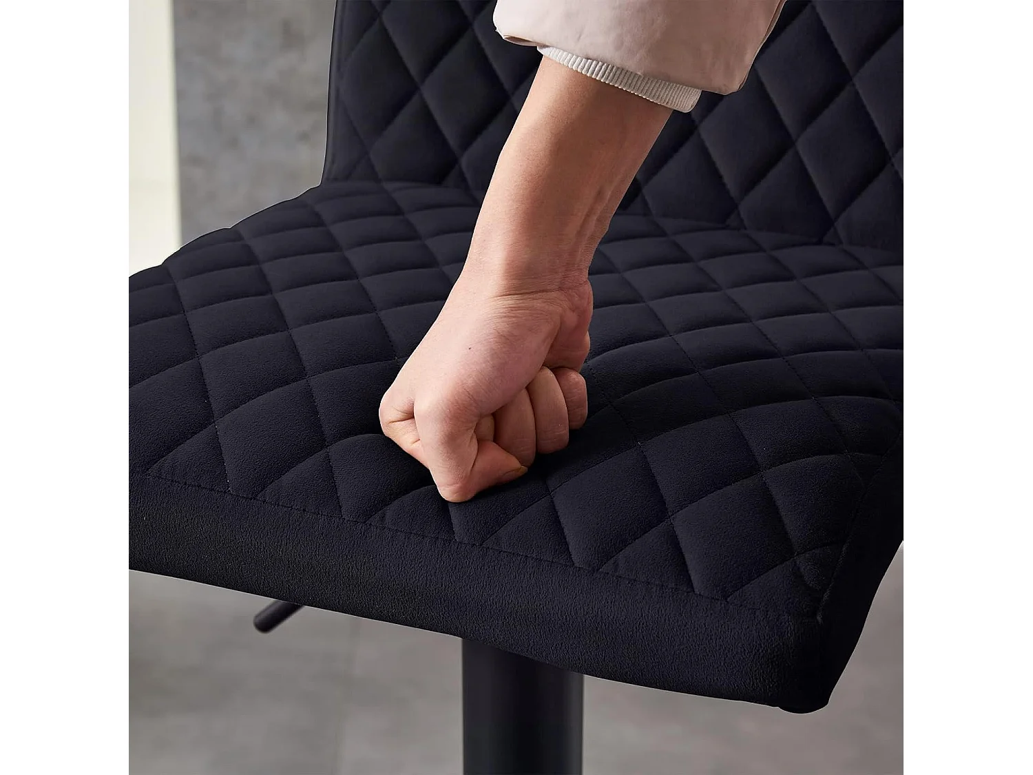 Lot de 2 Tabourets de Bar avec Dossier,Hauteur Réglable ,Repose-Pieds,360° Rotation, pour Bistrots,Bar ou Bureau (2, Noir)