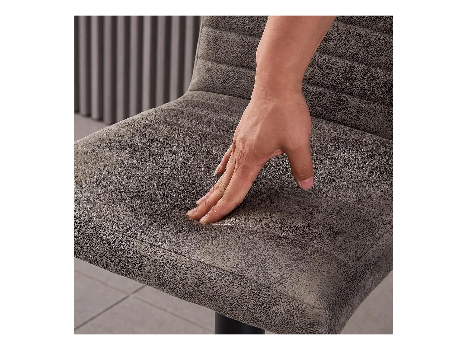 Lot de 2 Tabourets de Bar avec Dossier,Hauteur Réglable ,Repose-Pieds,360° Rotation, pour Bistrots,Bar ou Bureau (2, Gris Cuir)