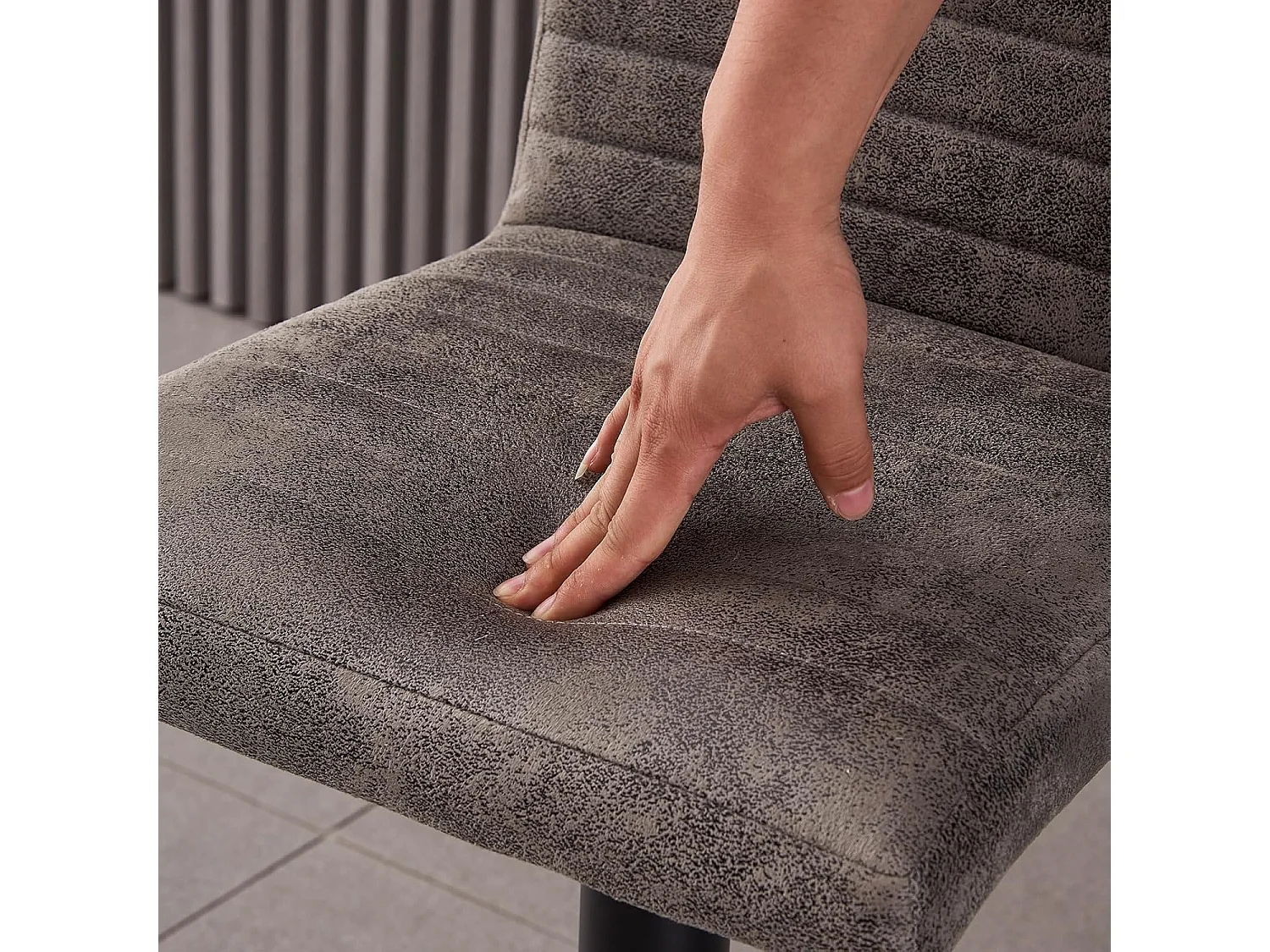 Lot de 2 Tabourets de Bar avec Dossier,Hauteur Réglable ,Repose-Pieds,360° Rotation, pour Bistrots,Bar ou Bureau (2, Gris Cuir)