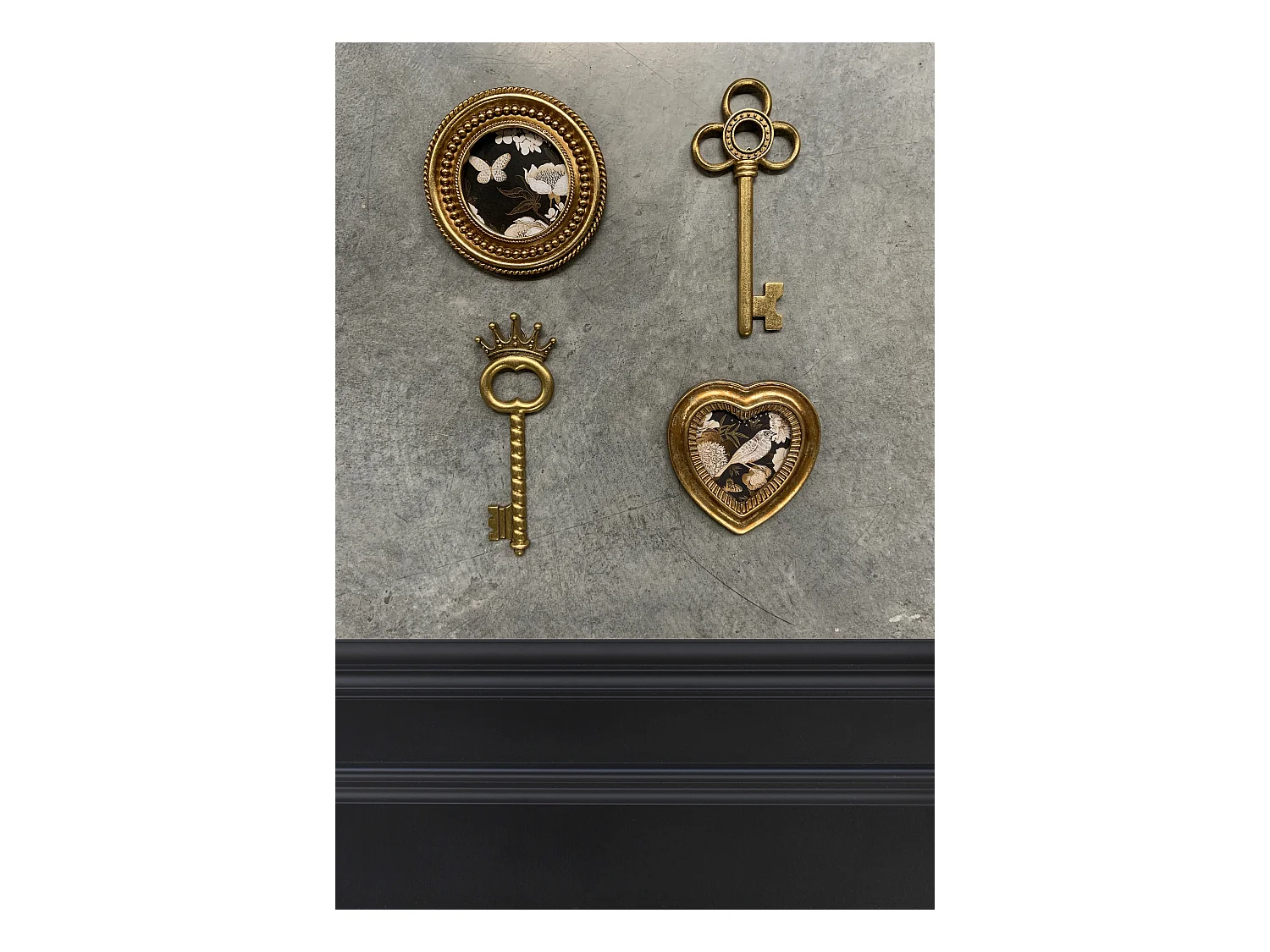 Déco murale clé couronne doré 5.5x17.5cm