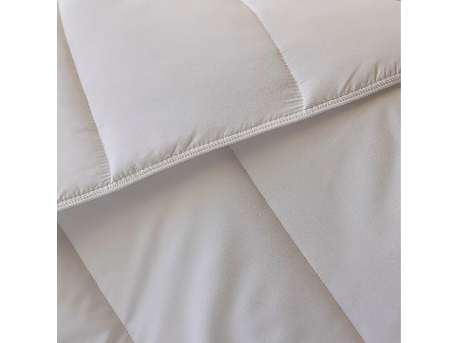 Couette légère été 175g/m² 260x240 cm