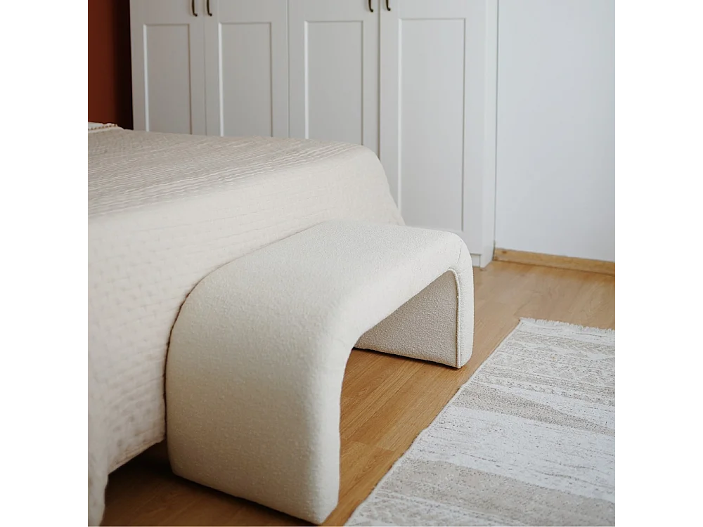 Witte beukenhouten bank met krul kussens - Gezellige stijl voor volwassen slaapkamer