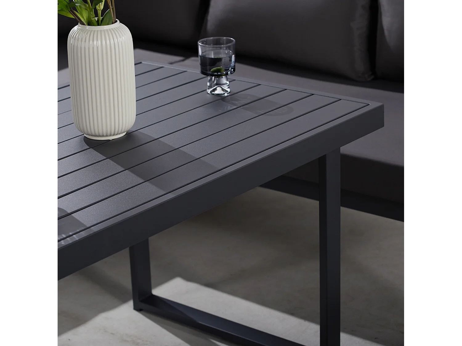 Salon de jardin gris foncé 7-9 places canapé + 2 bancs MARBELLA
