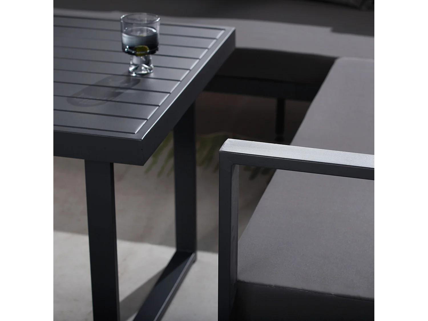 Salon de jardin gris foncé 7-9 places canapé + 2 bancs MARBELLA