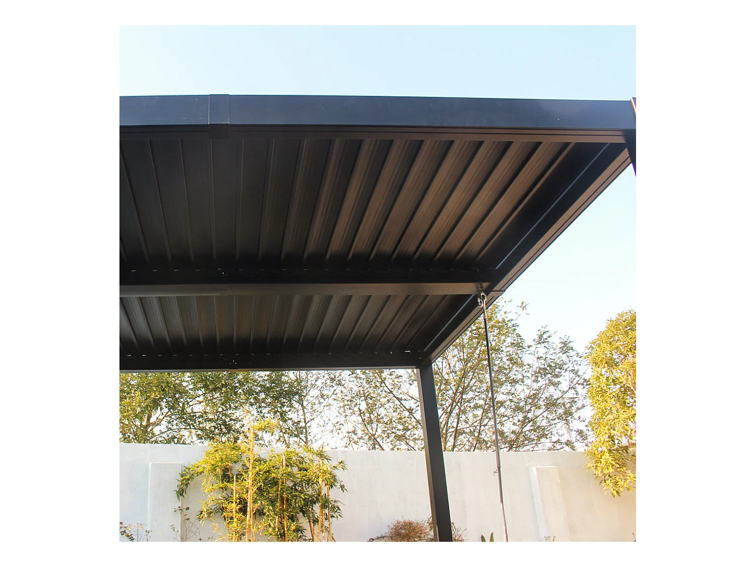 Pergola bioclimatique 3x3m structure en aluminium noir HYDRA