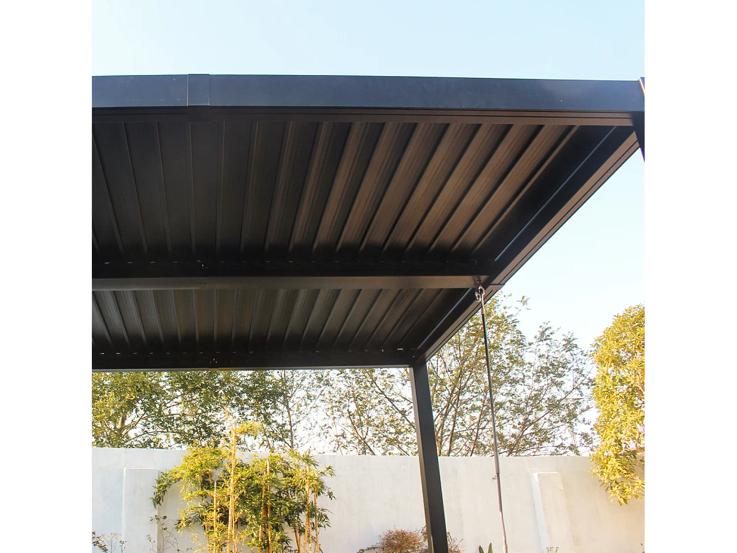Bioklimatische pergola 3x3m van antracietgrijs aluminium HYDRA