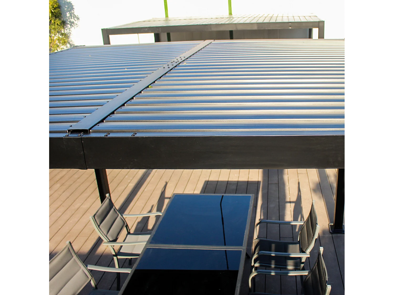 Pergola bioclimatique 3x3m structure en aluminium noir HYDRA