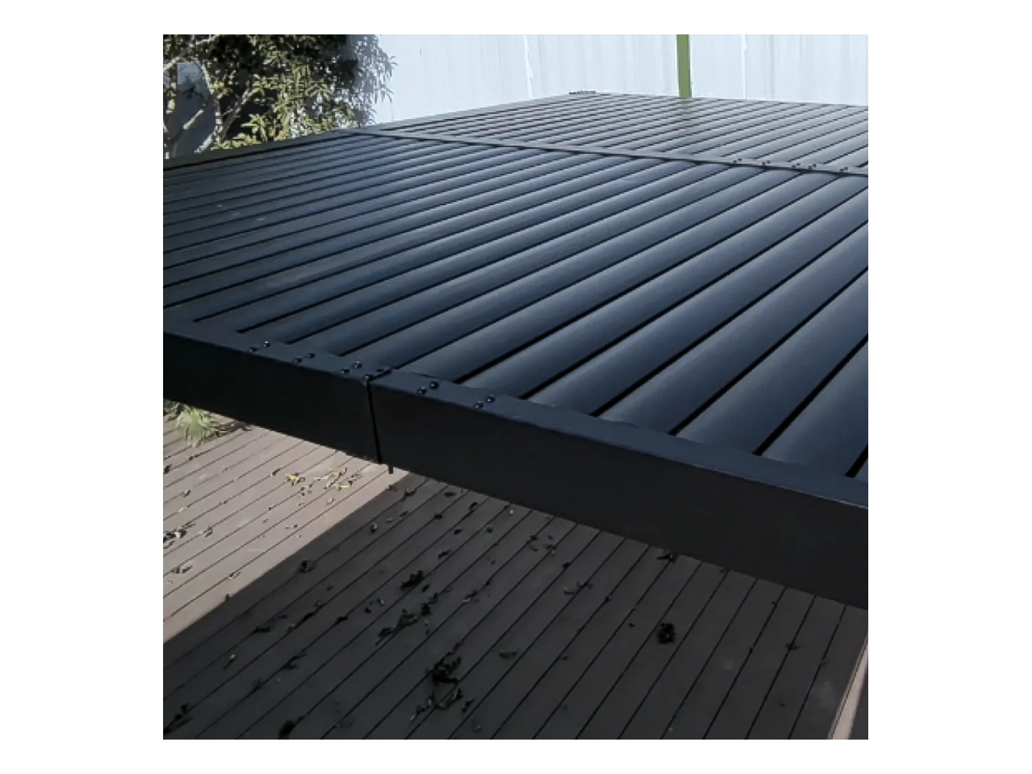 Bioklimatologische pergola 4x3m in antraciet grijs aluminium met verstelbare lamellen HYDRA