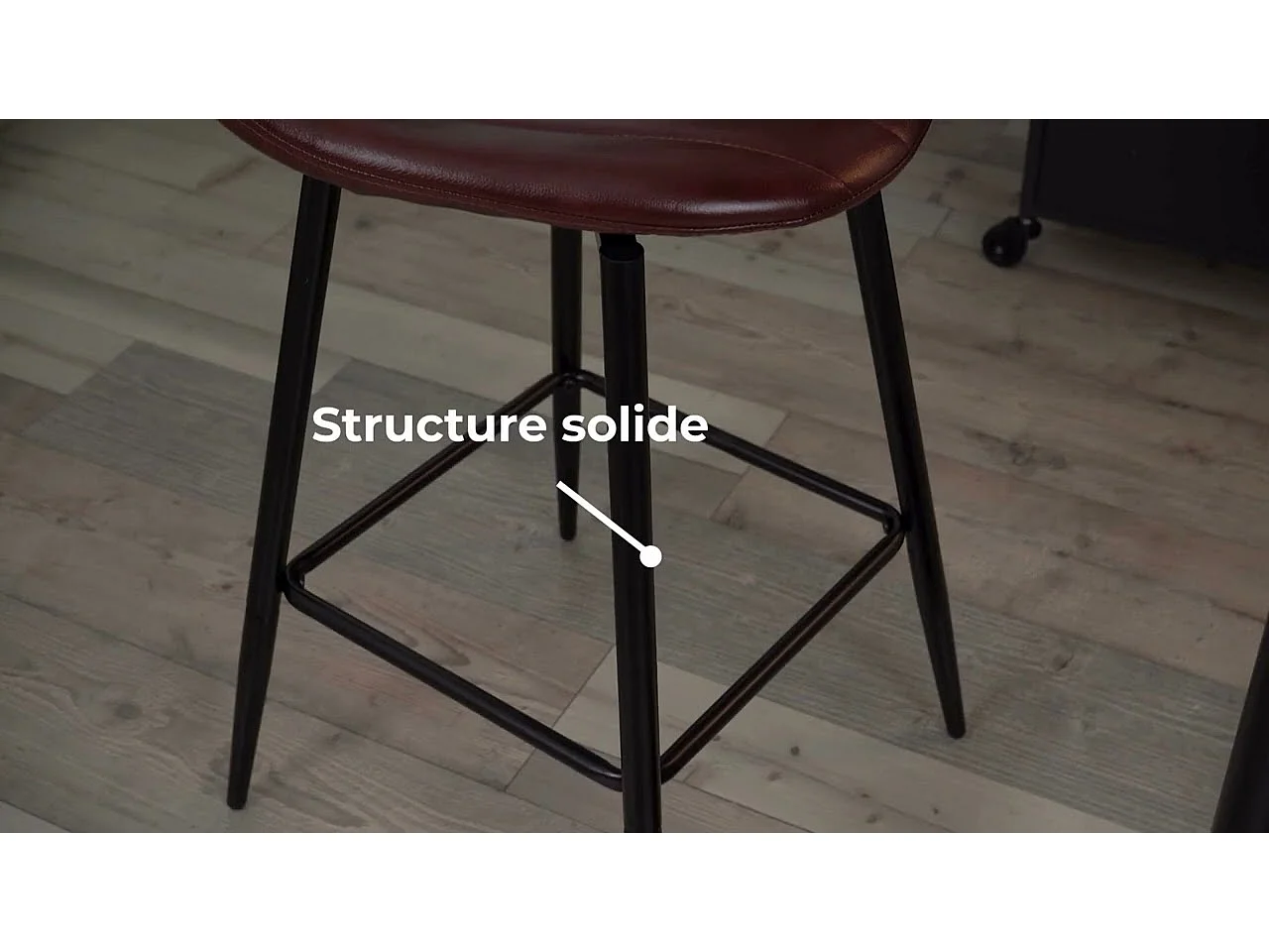 URBAN MEUBLE Lot de 2 tabourets de bar pivotants en PU marron capitonnée style vintage 67Hcm