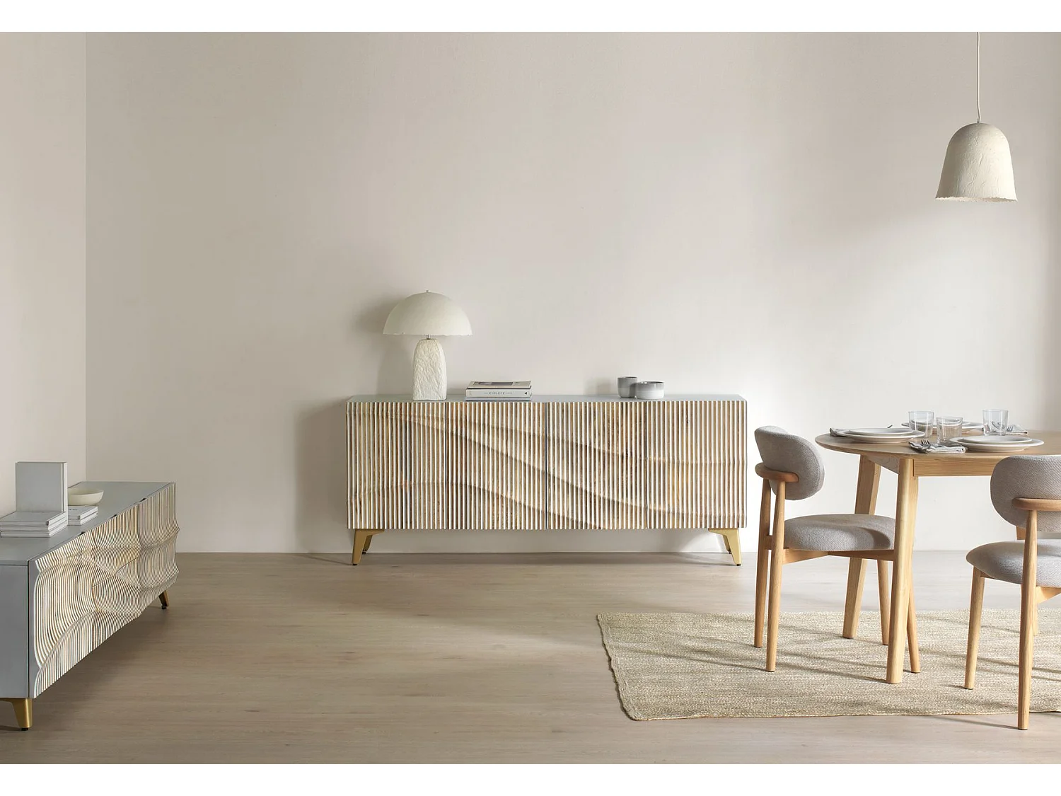 Buffet 4 portes patiné blanc en bois de manguier