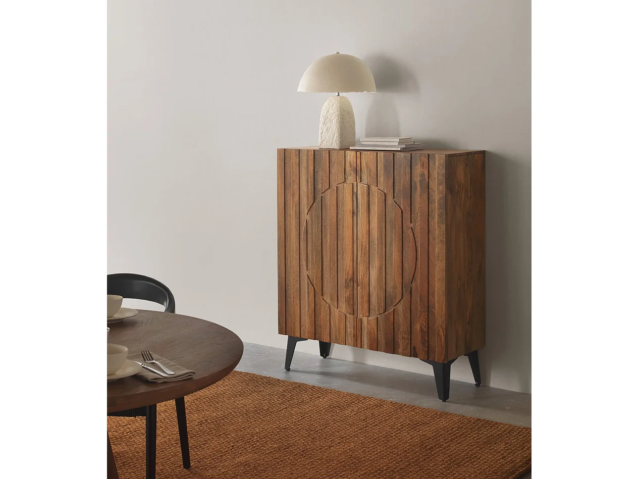 Hohe Sideboard mit 2 Türen aus massivem Mangoholz
