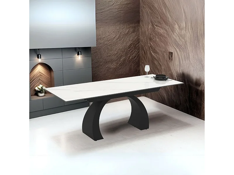 Tavolo allungabile Libra con piano in ceramica effetto marmo bianco e base arcuata nera 140x80x76H