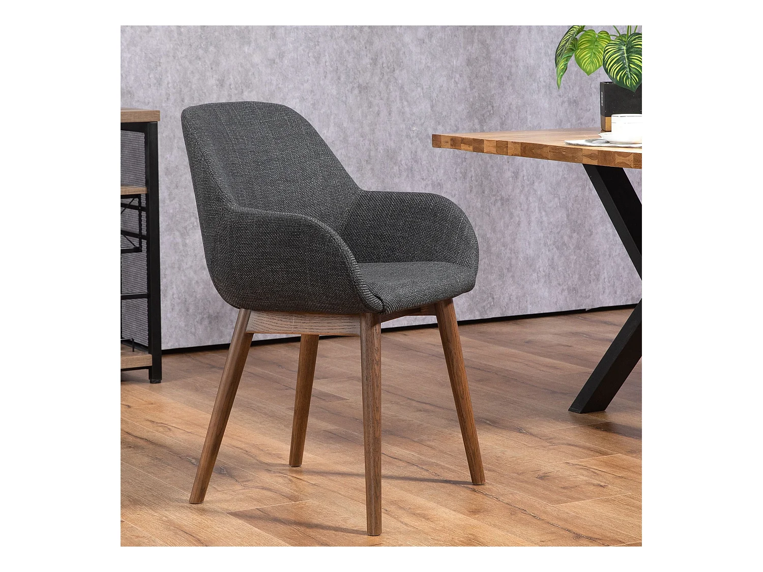 Chaise repas accoudoirs tissu noir pied chêne foncé MALVA