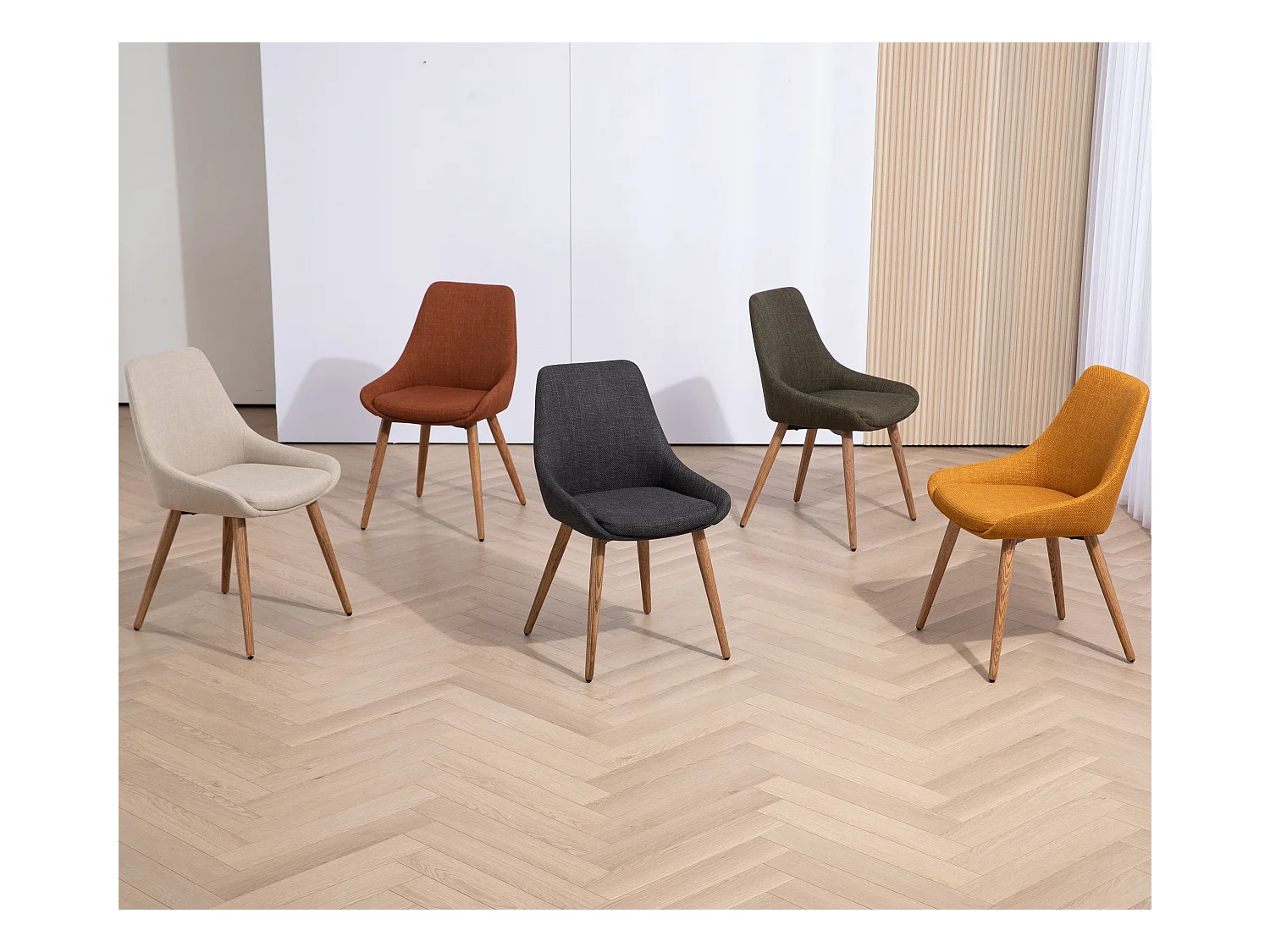 Chaise repas tissu cognac pieds chêne foncé BARI