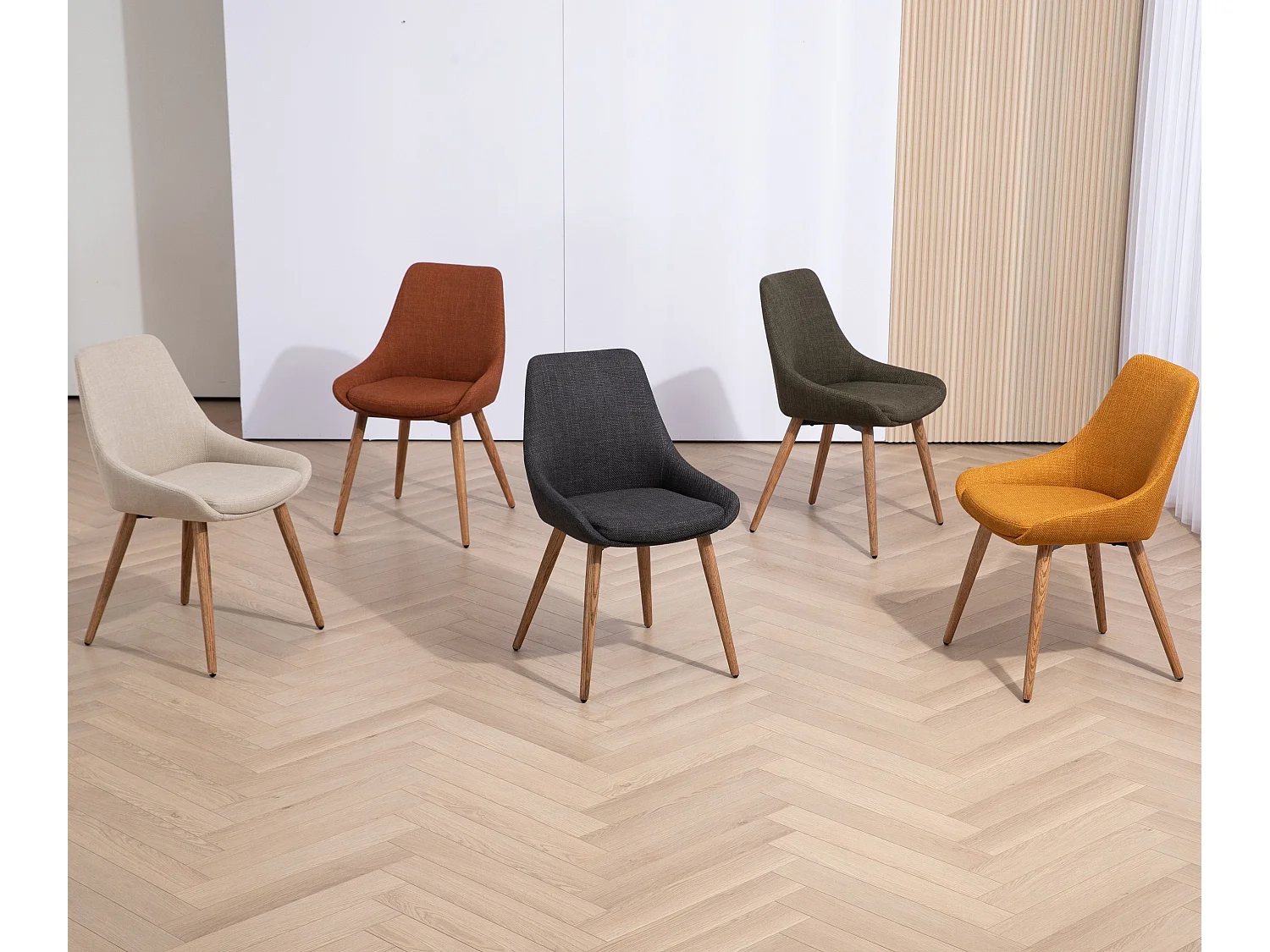 Chaise repas tissu cognac pieds chêne foncé BARI