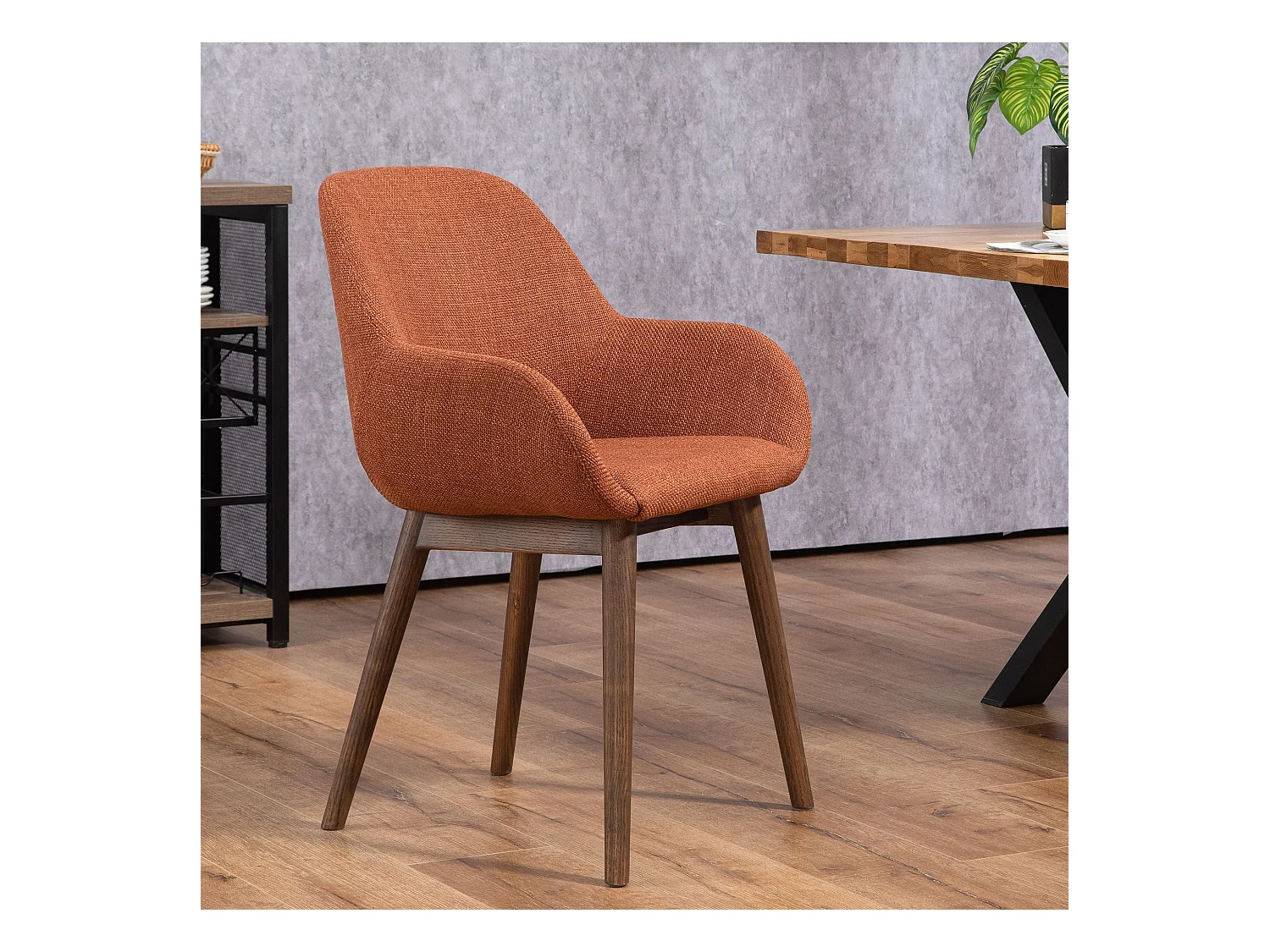 Chaise repas accoudoirs tissu caramel pied chêne foncé MALVA