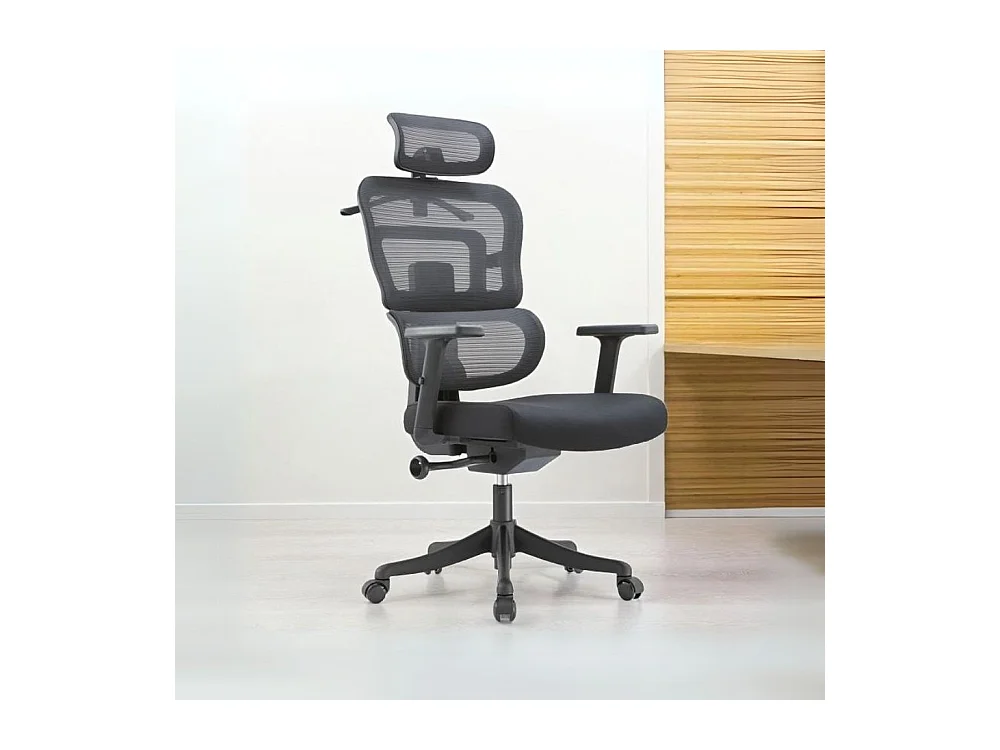 Poltrona ufficio Pumo colore nero con schienale in rete alta elasticità e poggiatesta regolabile
