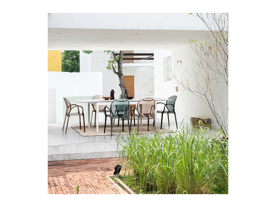 Lot de 4 chaises empilables en polycarbonate transparent fumé - CAMILLA