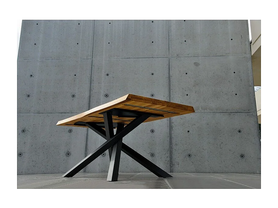 Stół z litego dębu, czarne metalowe nogi, 160x90 cm - BOLGHERI