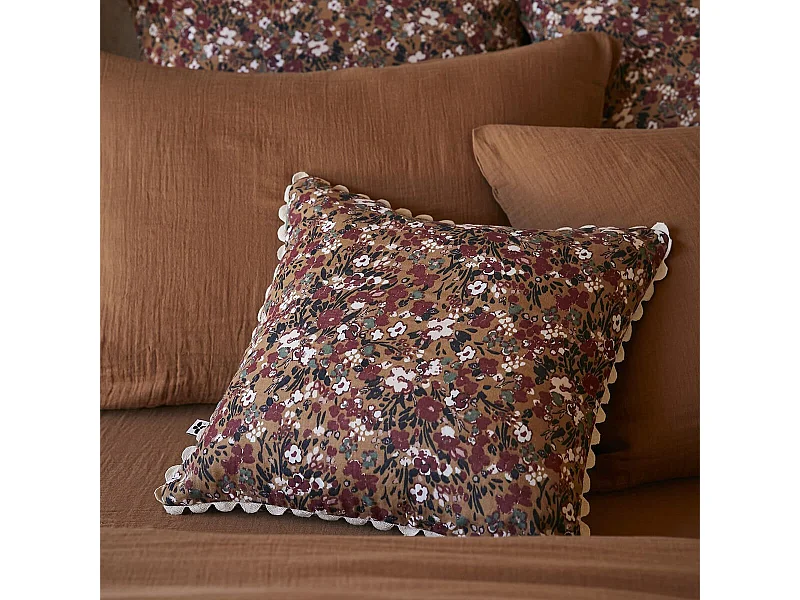 ADONIS - Coussin Déhoussable 40x40cm Gaze de Coton Brun Imprimé Fleur Biais en Croché
