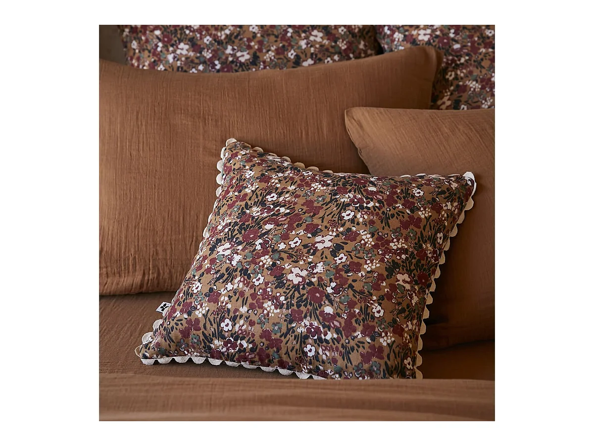ADONIS - Coussin Déhoussable 40x40cm Gaze de Coton Brun Imprimé Fleur Biais en Croché