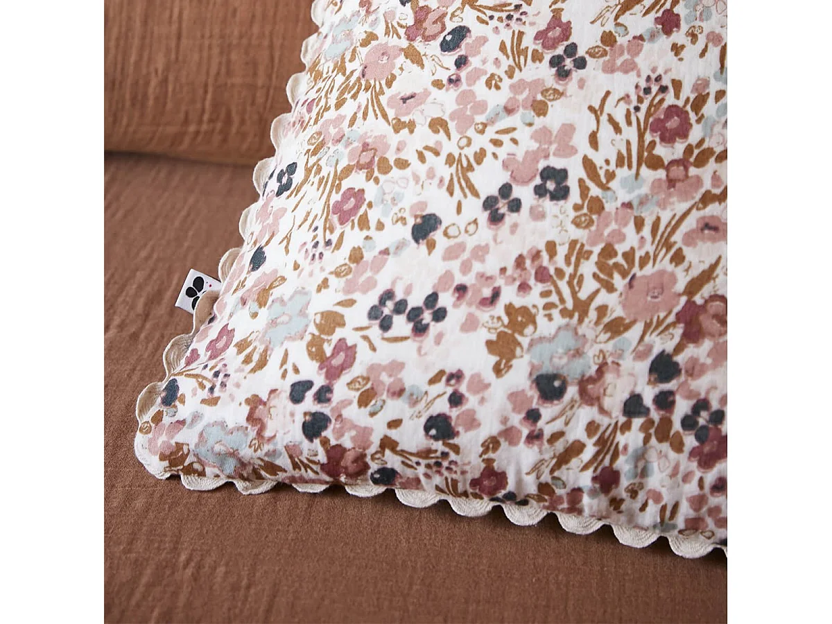 ADONIS - Coussin Déhoussable 40x40cm Gaze de Coton Blanc Imprimé Fleur Biais en Croché