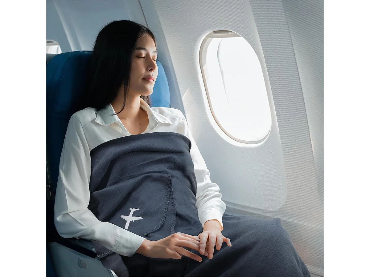 Plaid polaire de voyage rectangulaire 120x150cm en polyester gris anthracite avec les bords surpiqués - COSYAIR