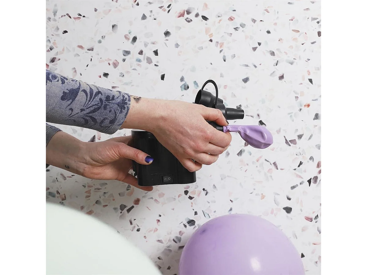 Gonfleur et dégonfleur électriques à piles avec 3 embouts en plastique noir - GONFLEX