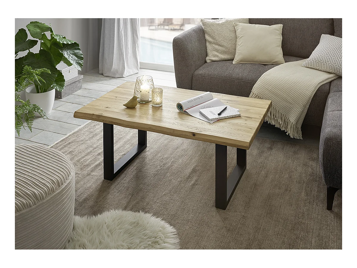 Table basse en bois coloris chêne massif, pieds en métal coloris noir - longueur 110 x hauteur 45 x profondeur 70 cm