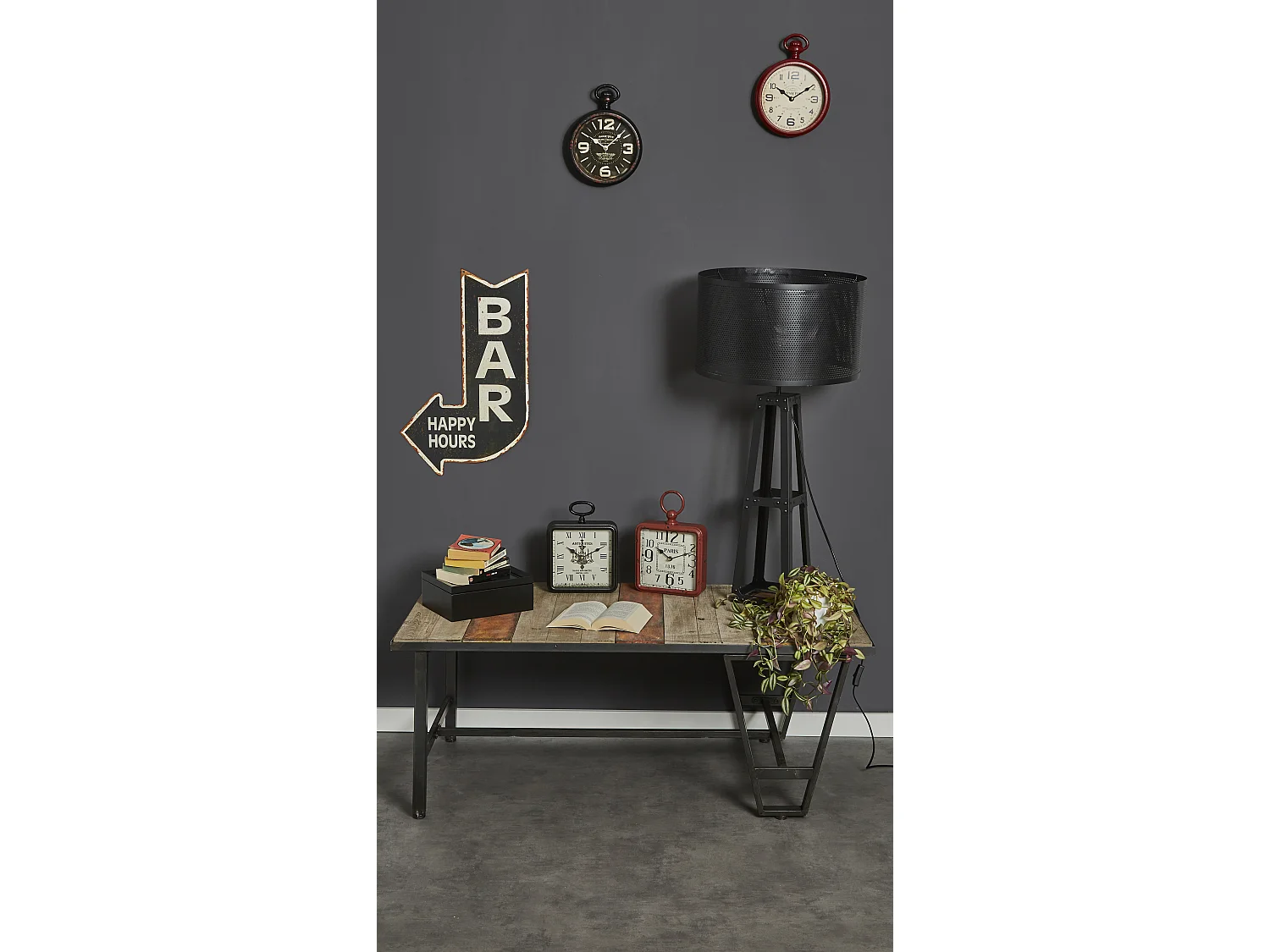 Petite horloge carrée métal rouge 20x26cm