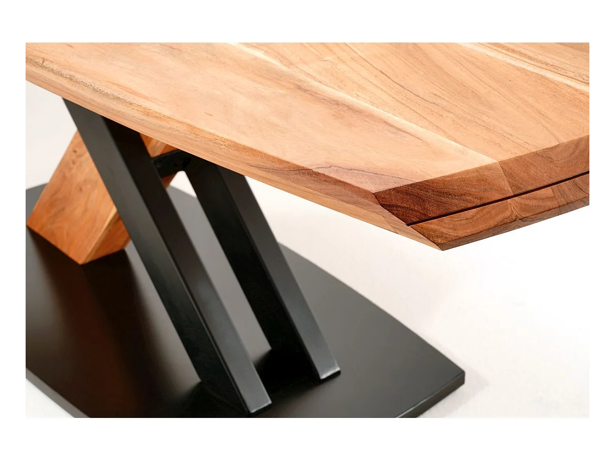 Table de salle à manger rectangulaire en bois d'acacia massif coloris naturel et pieds croisés en métal laqué noir mat