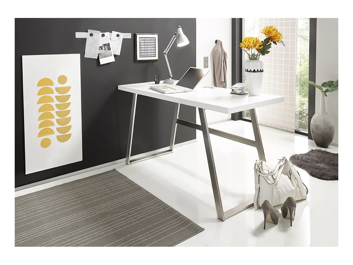 Bureau en laqué blanc mat avec piètement acier - L140 x H75 x P60 cm