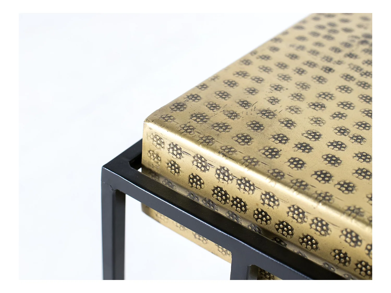 Table d'appoint en acier et pieds en fer doré