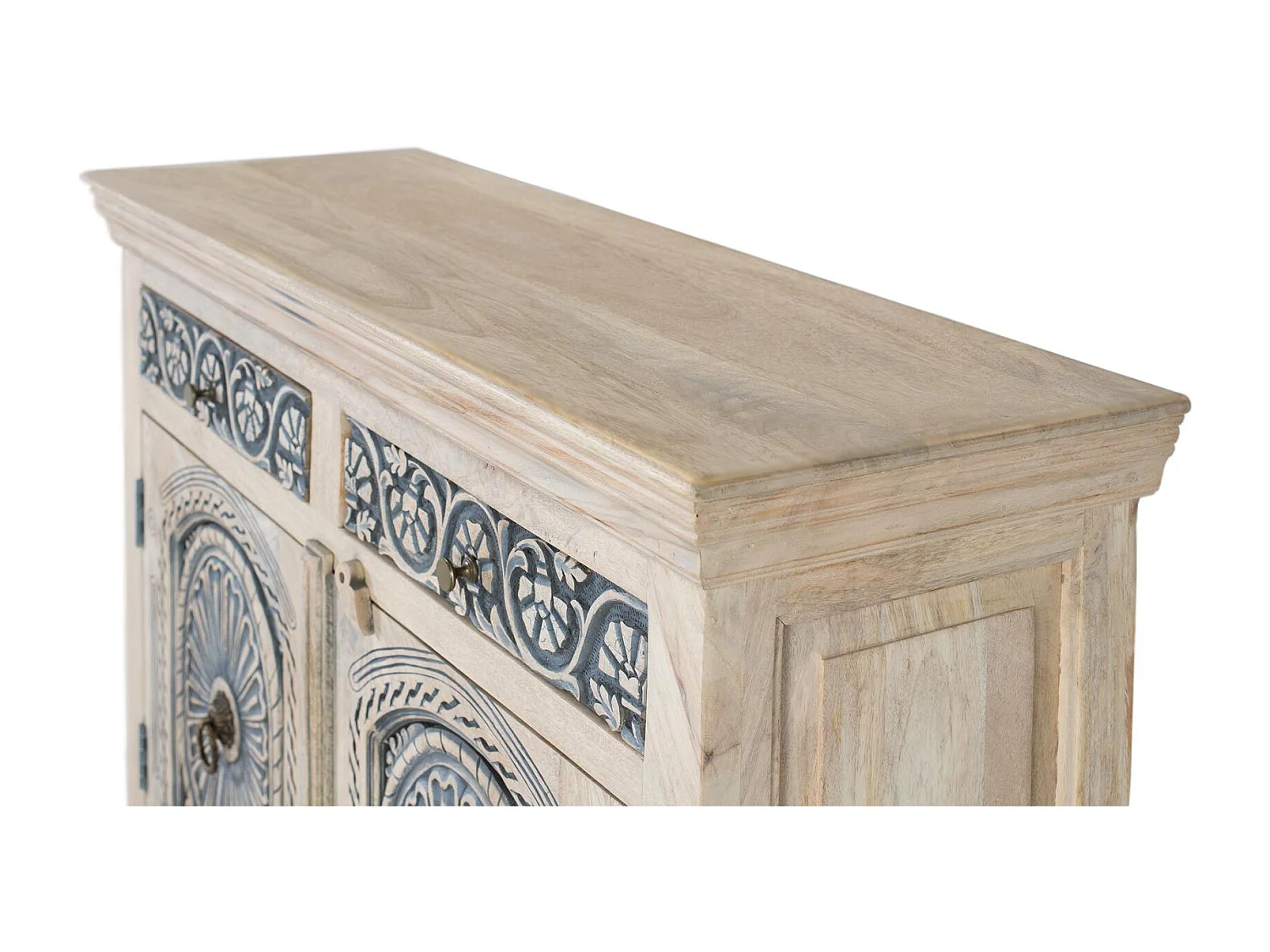 Buffet sculpté à la main avec deux tiroirs et deux portes