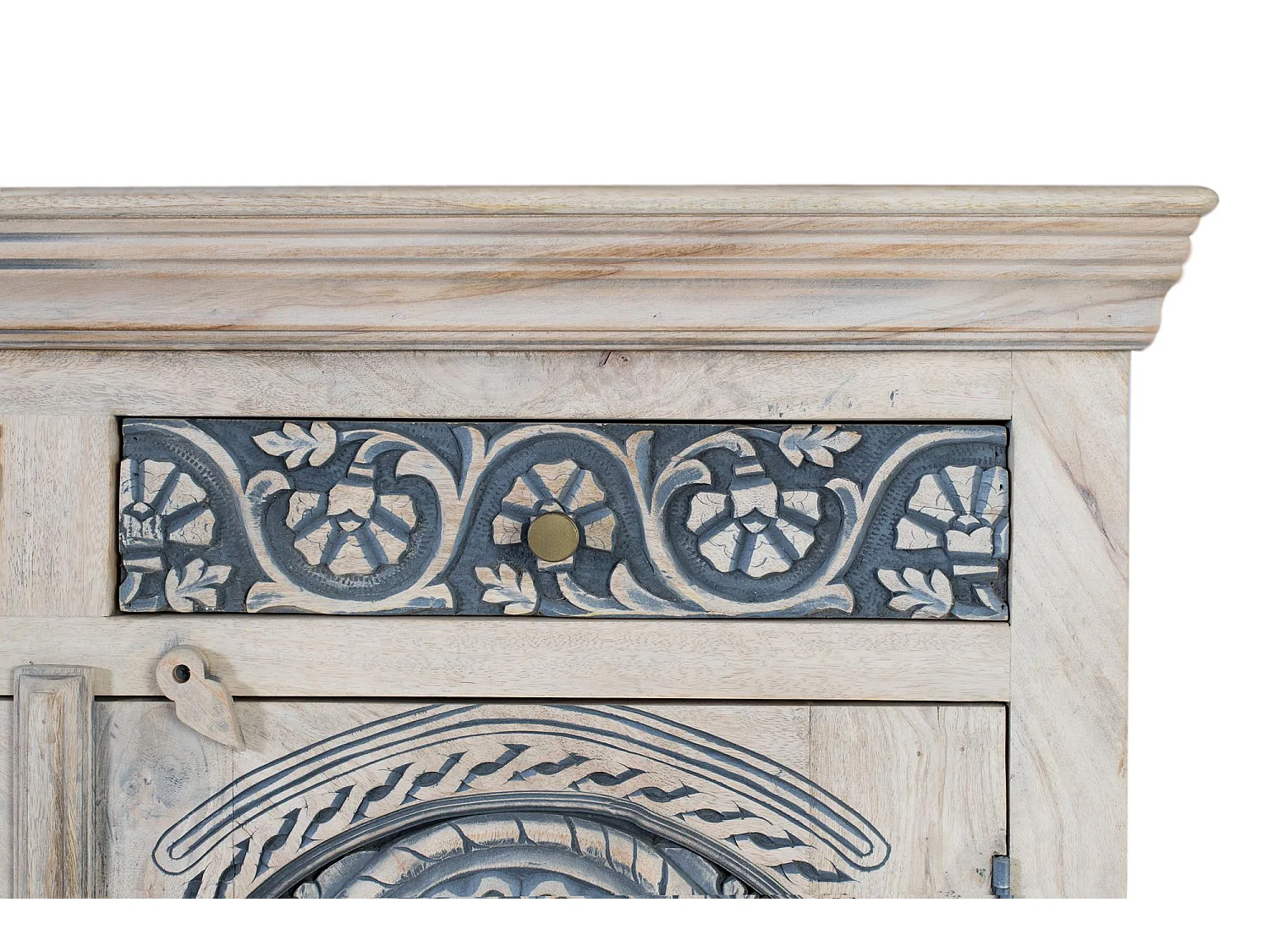 Buffet sculpté à la main avec deux tiroirs et deux portes