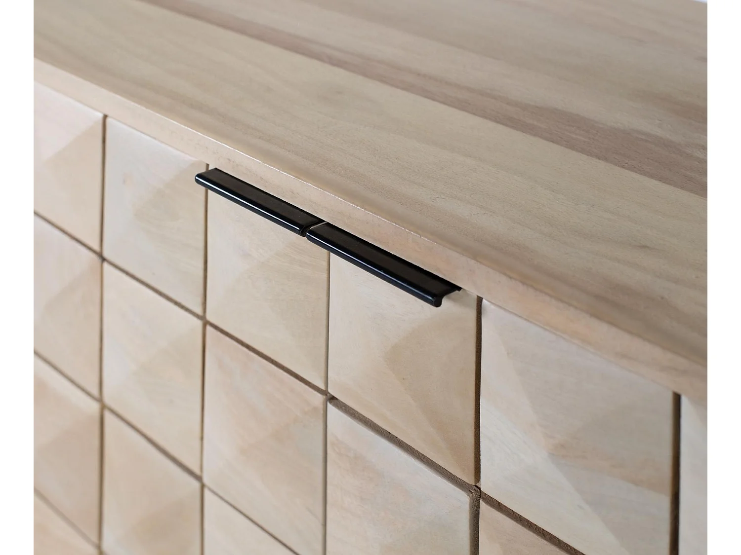 Buffet in manguierhout gebeeldhouwd en vervaardigd op de hoofdas 180 cm