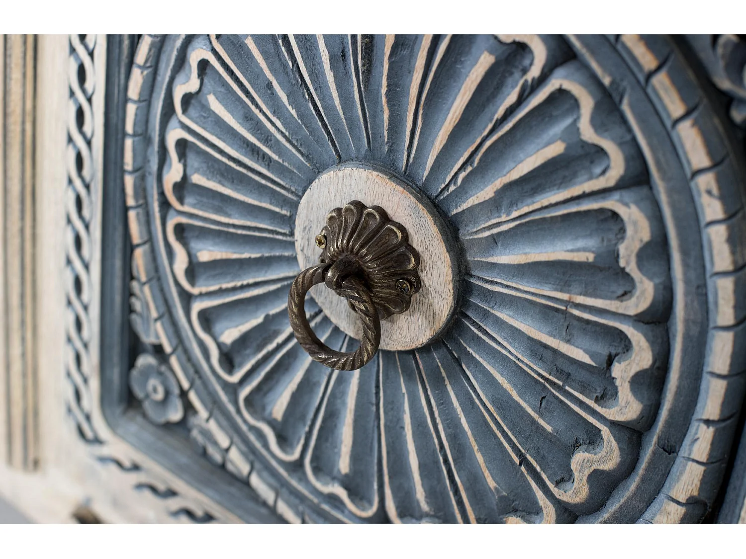 Buffet in massief Manguier-bos met drie shots en drie ports