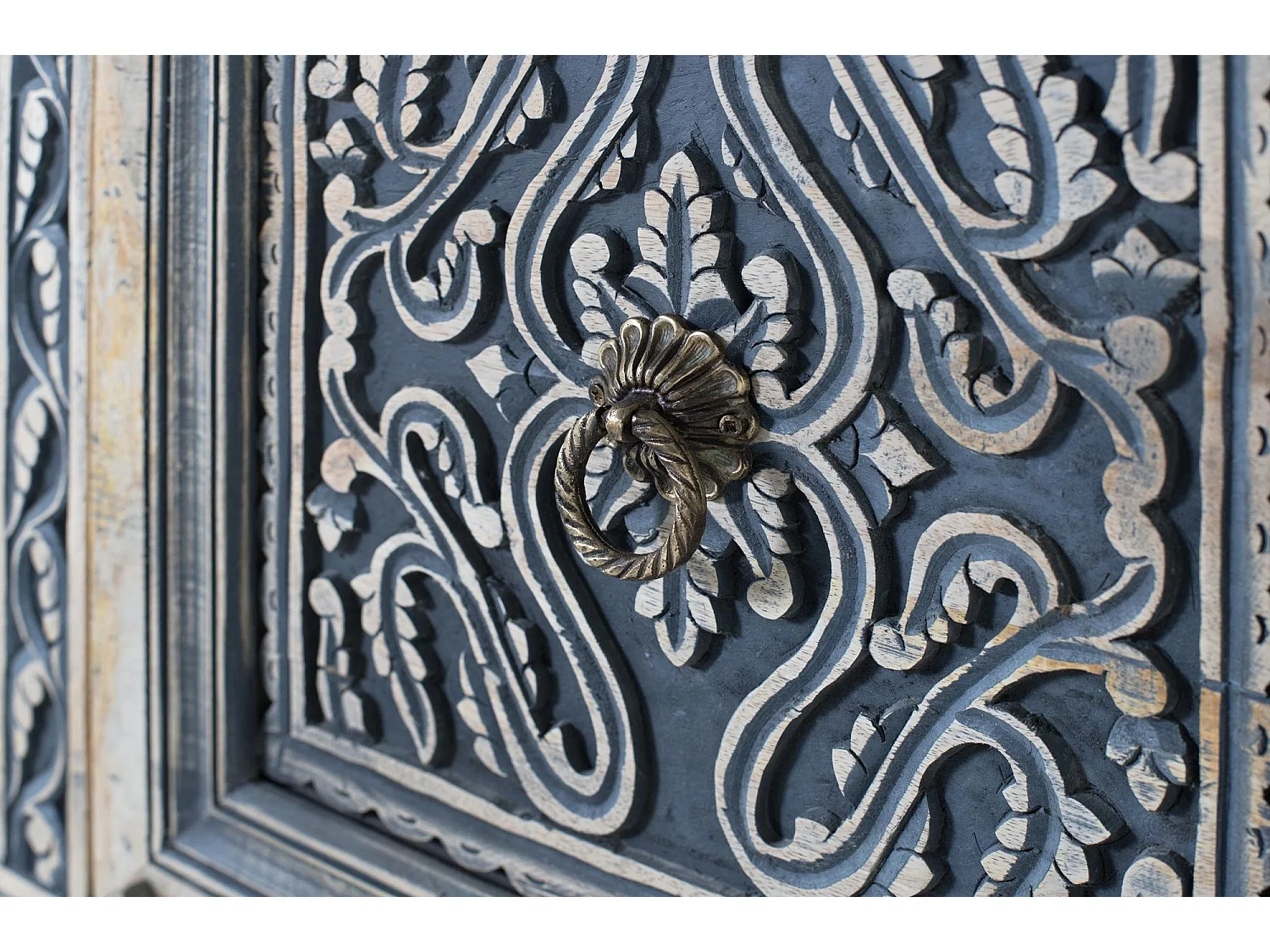 Buffet à trois tiroirs et quatre portes en bois de sheesham