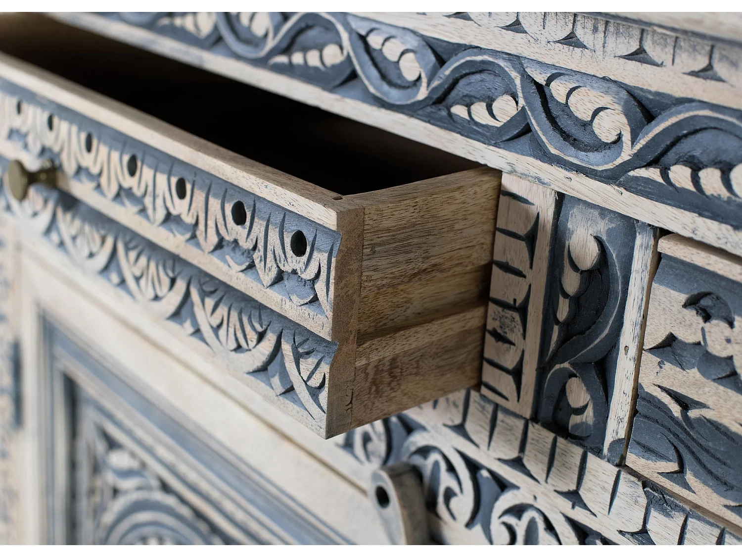 Buffet met drie niveaus en vier porties in Sheesham-bos