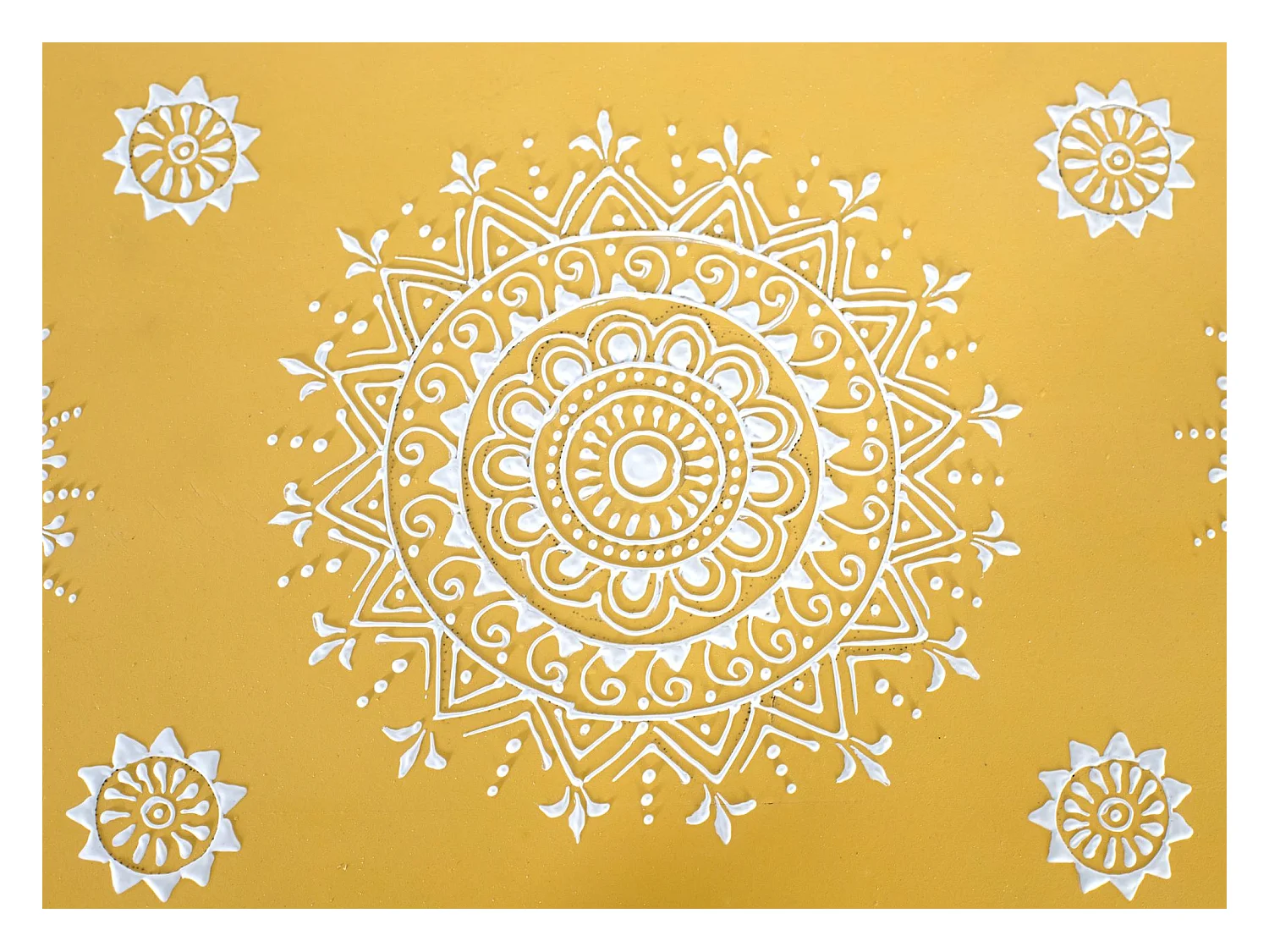 Buffet en bois de manguier avec porte décorée à la main