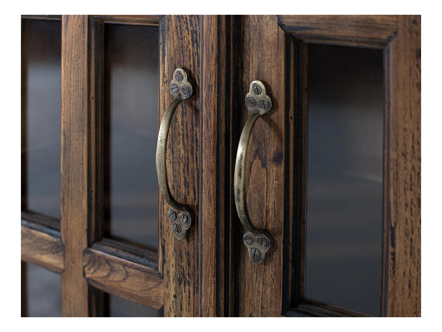 Handgesneden dressoir van gerecycled teakhout