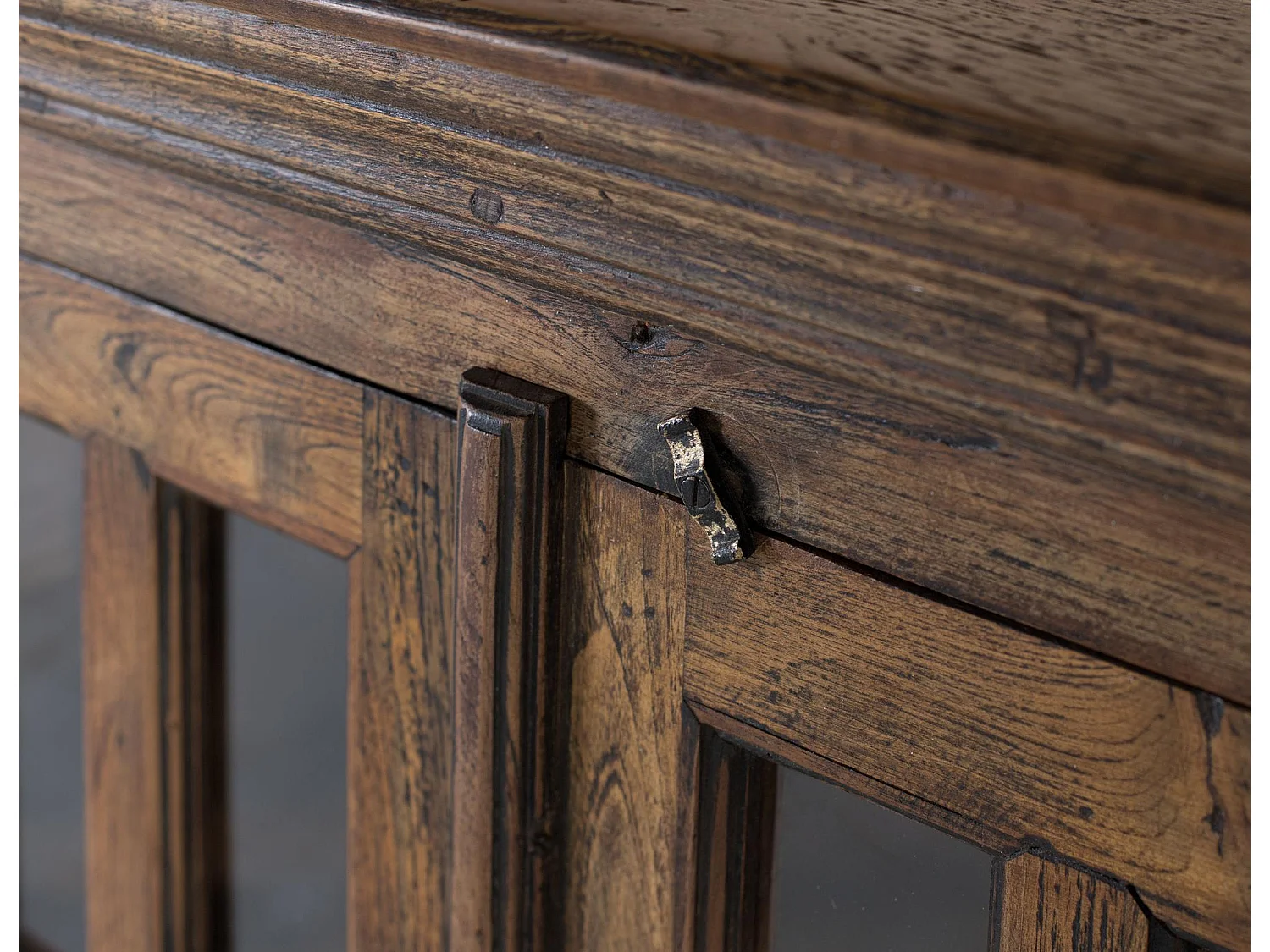 Buffet sculpté à la main en bois de teck recyclé