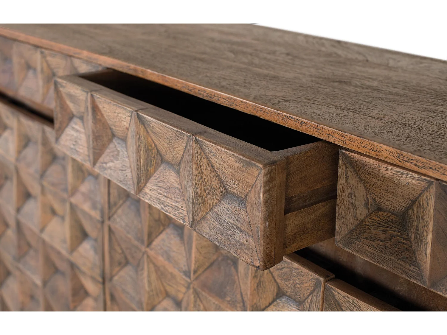 Sideboard aus Mangoholz mit gealtertem Finish