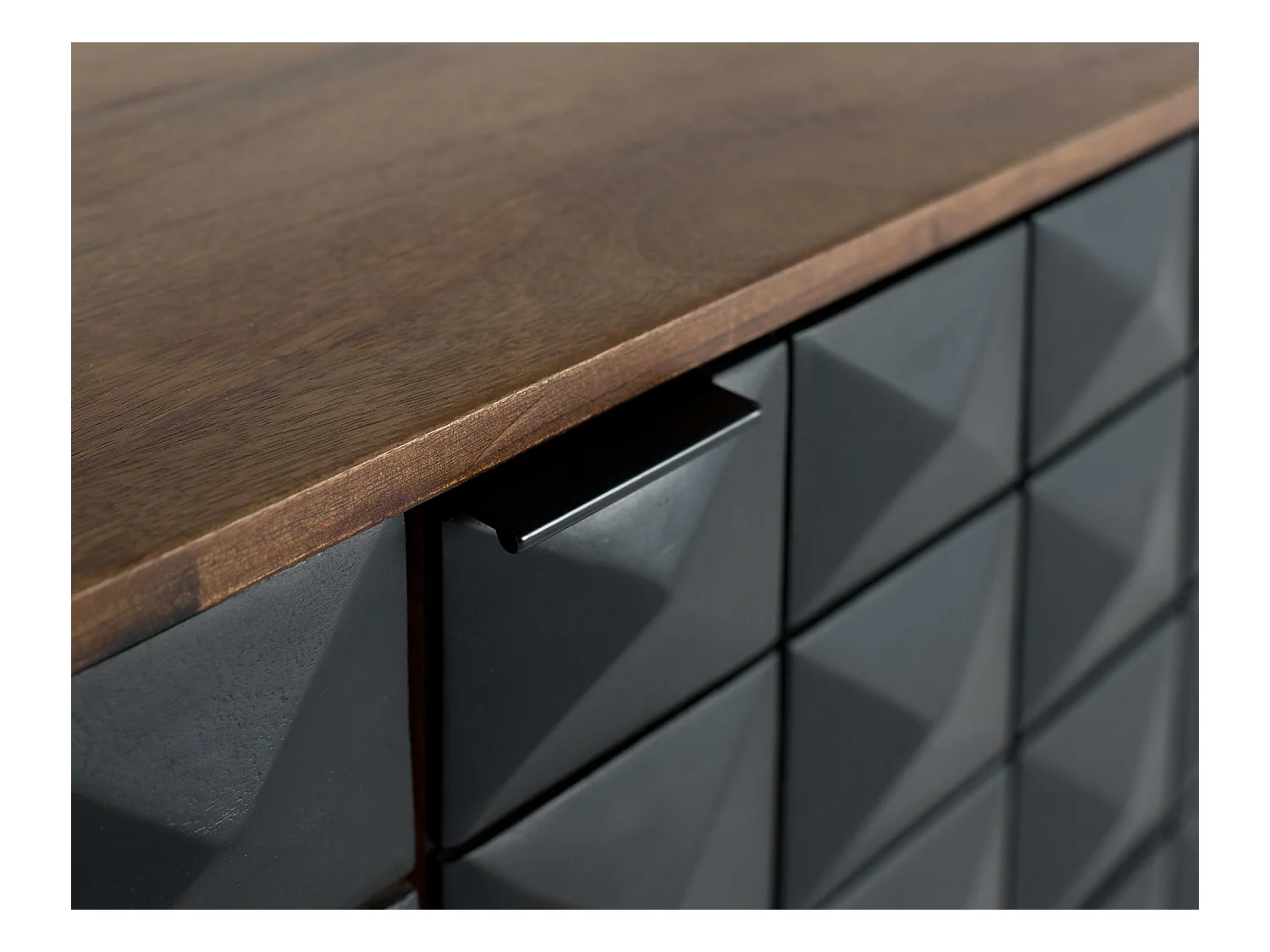 Buffet sculpté à la main en bois de manguier et pieds dorés 135 cm