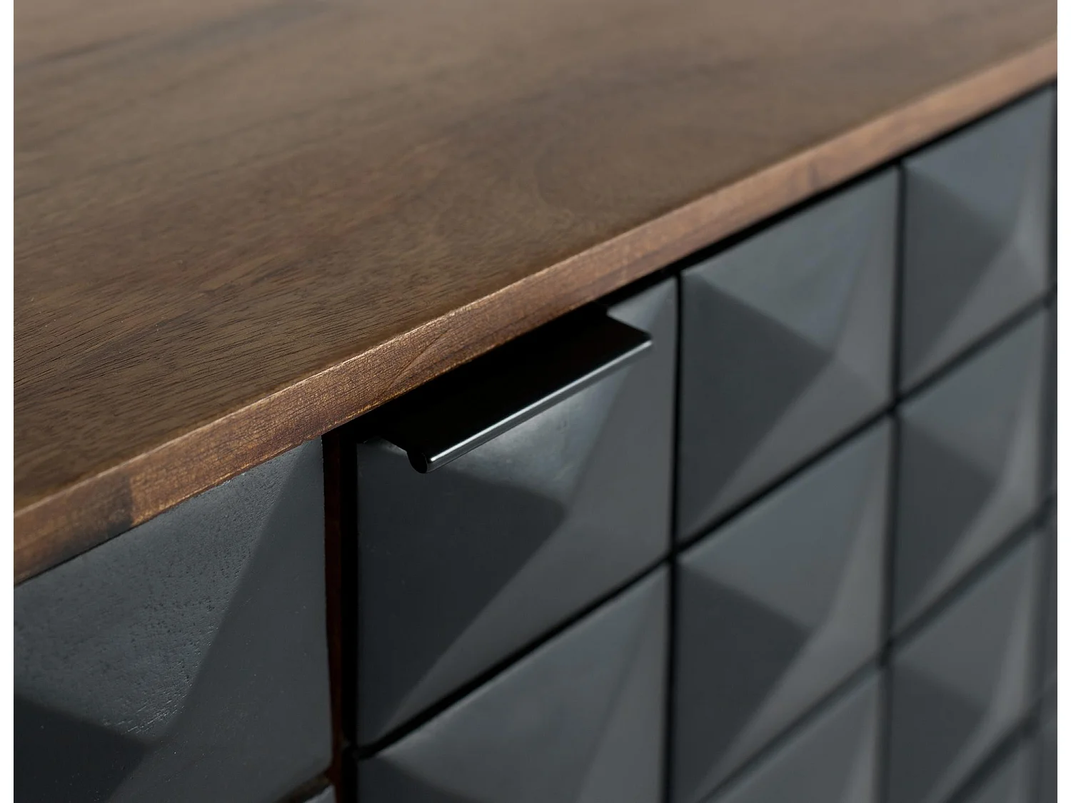 Buffet sculpté à la main en bois de manguier et pieds dorés 135 cm