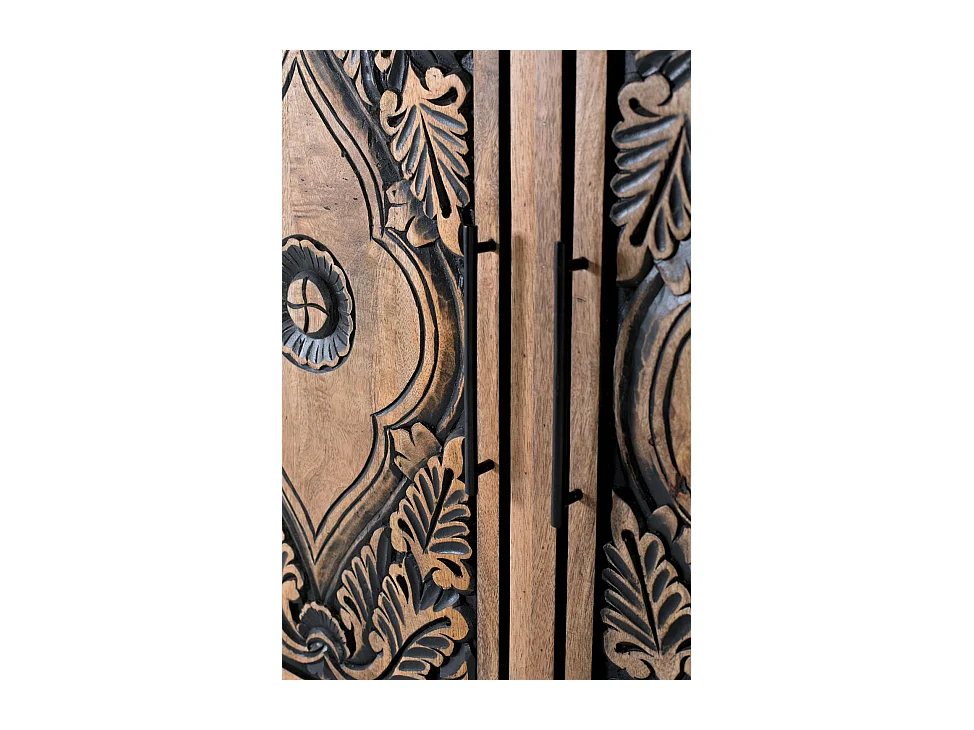 Hohes Sideboard aus Mangoholz und handbemalten Details