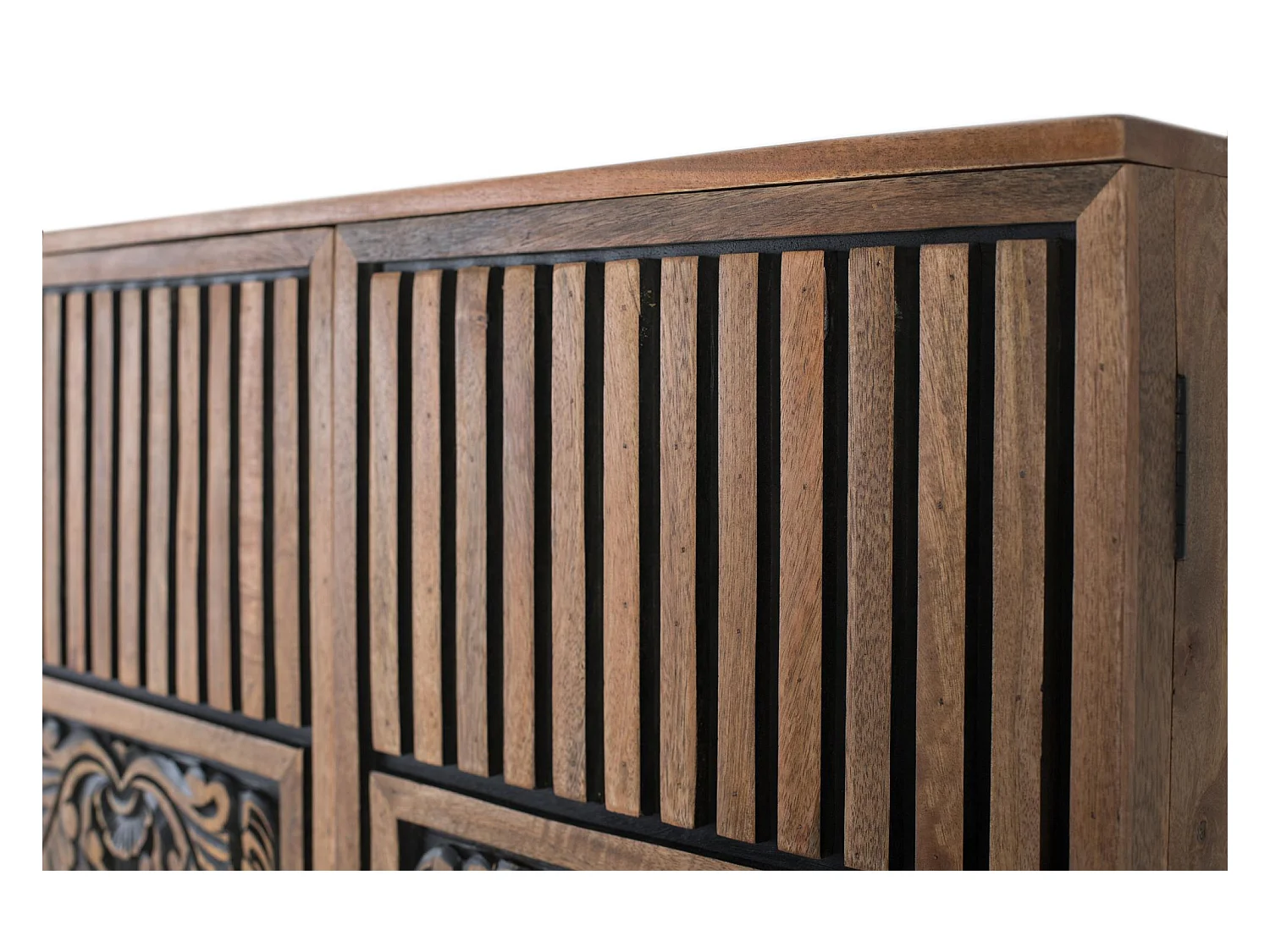 Hohes Sideboard aus Mangoholz und handbemalten Details