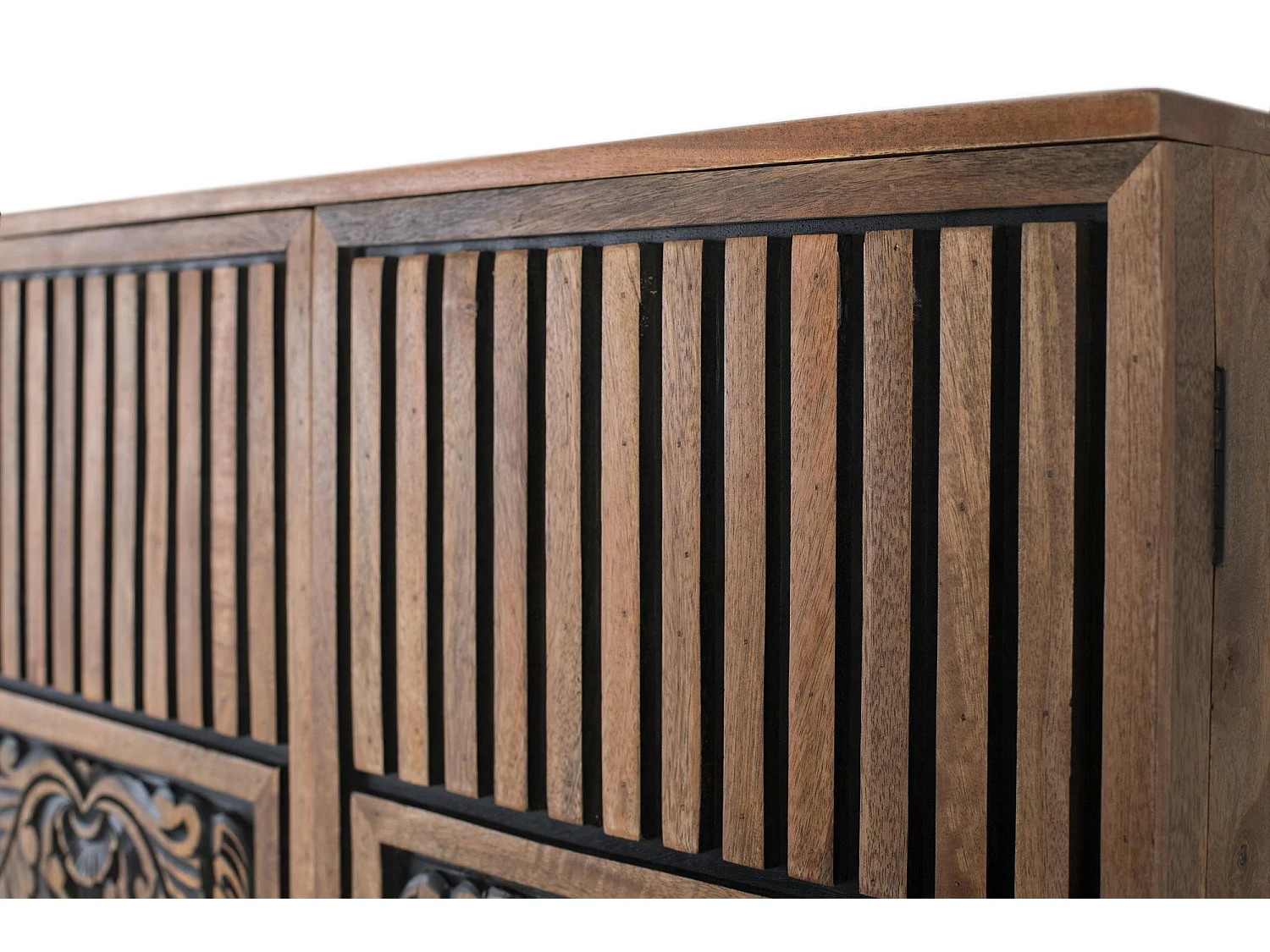 Hohes Sideboard aus Mangoholz und handbemalten Details