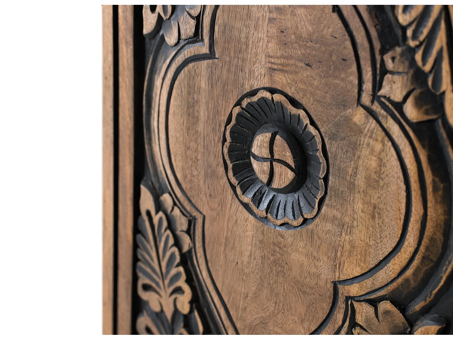 Buffet haut en bois de manguier et détails peints à la main